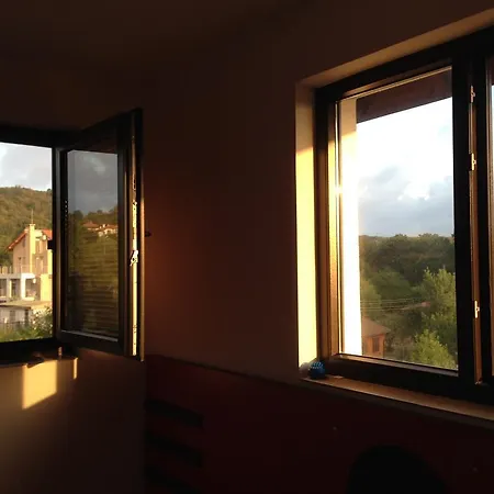 ゲストハウス Zapovedni Rai 4*