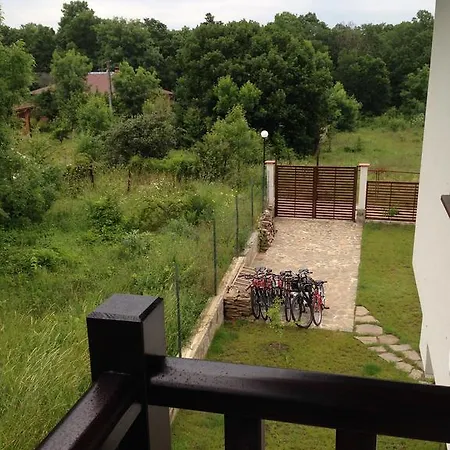 Zapovedni Rai ゲストハウス 4*